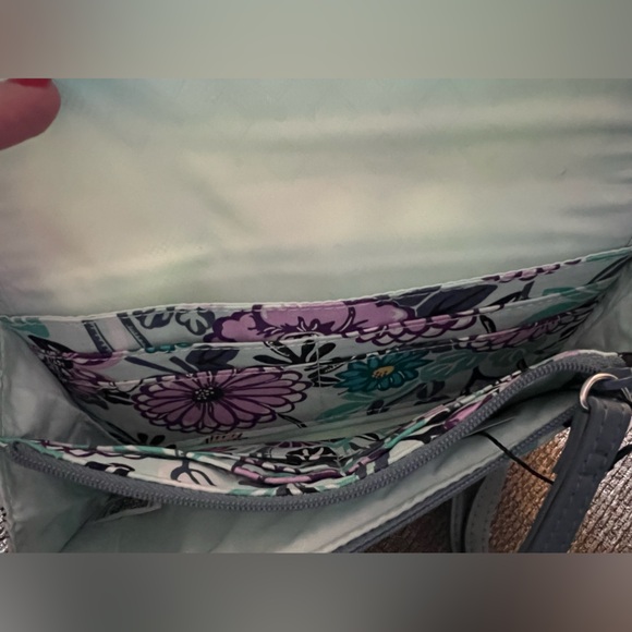 Vera Bradley wristlet! BNWT Penelope’s Garden - Picture 4 of 5
